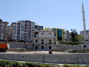 Kuşadası’nda taziye evi ve park alanında çalışmalar sürüyor