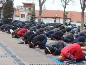 Hacı Bayram Veli Camii’nde Ramazan’ın ilk cuma namazı kılındı