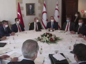 Bakan Çavuşoğlu, KKTC’de siyasi parti liderleri ile görüştü