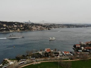İstanbul Boğazı’ndan geçiş yapan Rus savaş gemileri havadan görüntülendi