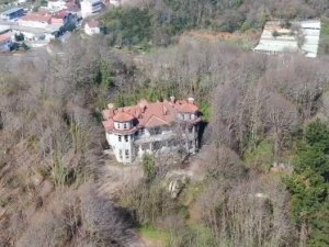 Beykoz’da birçok sinema filmine ev sahipliği yapan gizemli köşk havadan görüntülendi