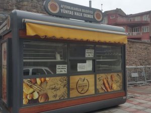 Sosyal mesafesiz kuyruk gerekçe gösterilip halk ekmek büfesi kapatıldı