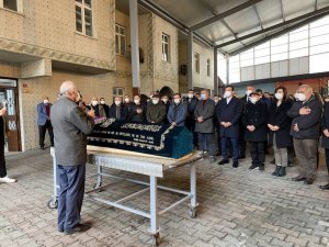Covid-19’dan ölen 21 haftalık hamile İBB çalışanı son yolculuğuna uğurlandı