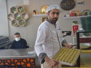 Sandıklı’da iftar sofralarının vazgeçilmez lezzeti ‘Soğuk baklava’