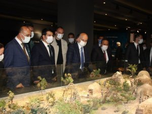 Bakan Karaismailoğlu Hasankeyf yeni yerleşim yerlerinde incelemelerde bulundu