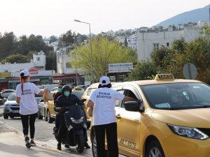 Bodrum Belediyesi iftara yetişemeyenlere kumanya dağıttı