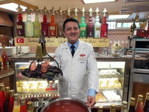 600 yıllık tarifleri tercüme ettirdi, 48 çeşit şerbet üretti