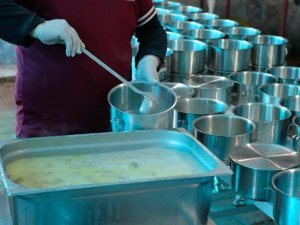 Nazilli Belediyesi 500 kişiye iftar yemeği dağıtıyor
