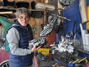 Üsküdar’da go kart hurdalarını sanat eserine çeviriyor