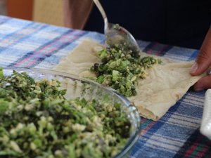 Asırlık lezzet ‘Çağla dövmesi’ damak çatlatıyor