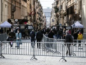 İtalya’da son 24 saatte Covid-19’a bağlı 251 can kaybı