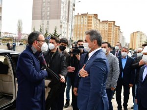 Bakan Kasapoğlu, Mamak’taki gençlik ve spor yatırımlarını inceledi