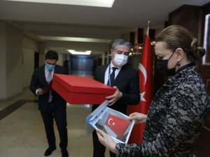 Anıtkabir’de dalgalanan Türk bayrağı DEÜ’de sergilenecek