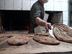 Damak çatlatan tahinli pideye olan rağbet Ramazan ile birlikte arttı