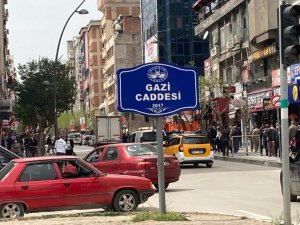 Elazığ’da Covid-19 tedbiri, 3 cadde araç trafiğine kapatıldı