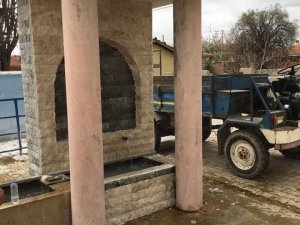 Köylüler çeşmelerini imece usulü ile temizledi