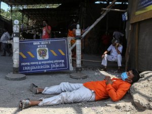 Hindistan’da günlük vaka ve ölüm sayısında rekor kırıldı