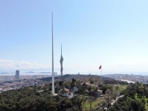 Çamlıca Tepesi’ne dikilen Türkiye’nin en uzun bayrak direği havadan görüntülendi