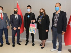 Dünya şampiyonu öğrenciler İngilizce sunum yaptı