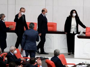 Yeni üç bakan Meclis Genel Kurulunda yemin etti