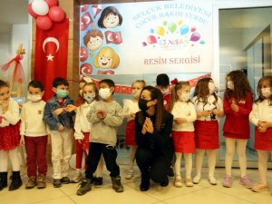 23 Nisan coşkusunu belediyeye taşıdılar