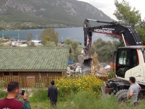 Akbük koyunda birinci etap yıkım tamamlandı