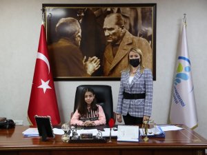 Başkan Doğan koltuğunu çocuklara devretti