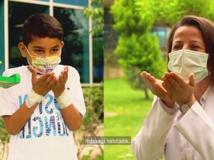 Mersin’de sağlık çalışanları, çocuklarla birlikte 23 Nisan klibi hazırladı