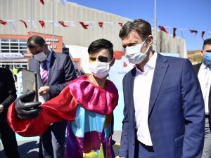 Bahçelievler’de en çok kitap okuyan çocuklara bisiklet hediye edildi