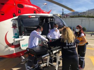 Ambulans helikopter hasta çocuk için havalandı