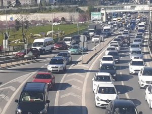 İstanbul’da kısıtlama öncesi trafik yoğunluğu rekor seviyeye ulaştı