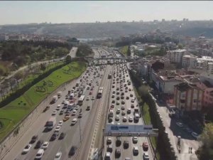 İstanbul’da yüzde 74’lere ulaşan trafik yoğunluğu havadan görüntülendi