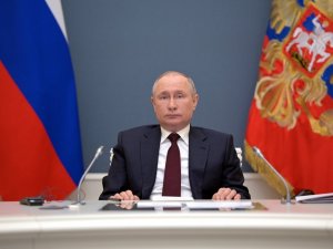 Putin: "Kuzey Akım 2’nin ilk etabında döşeme işlemi tamamlandı"