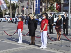 Marmaris’te 23 Nisan çelenk sunma töreni gerçekleşti