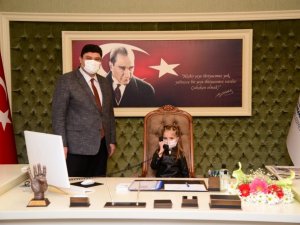 Ankaralı minik Hilal bir günlüğüne belediye başkanı oldu