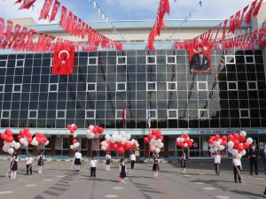 23 Nisan Ulusal Egemenlik ve Çocuk Bayramının 101. Yıl dönümü 101 balonla kutlandı