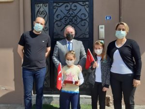 Başkan Öndeş, çocuklara ödüllerini takdim etti