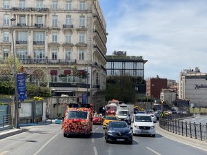 Beyoğlu’nda "23 Nisan Otobüsü" ile bayram coşkusu