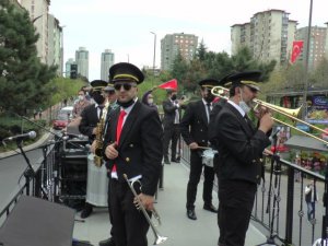 Ataşehir’de 23 Nisan coşkusu sokaklarda yaşandı