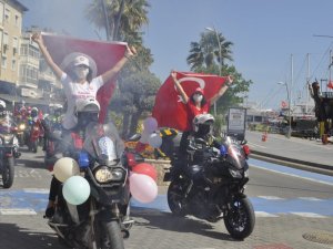 Marmaris polisinden kankalı, meşaleli, dövizli kortej