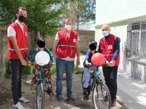 Polatlı Kızılay yetim ve hasta çocukların yüzünü güldürdü