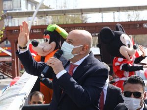 Keçiören’de üstü açık otobüsle 23 Nisan coşkusu