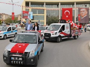 Akhisar Belediyesi’nden coşkulu 23 Nisan konvoyu