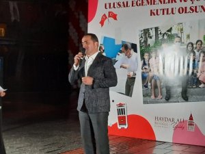 23 Nisan Ulusal Egemenlik ve Çocuk Bayramı’nda Galata Kulesi çocuk resimleriyle aydınlatıldı