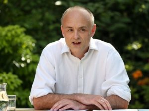İngiltere Başbakanı Johnson’ın eski danışmanı Cummings mesaj sızdırma iddialarını yalanladı