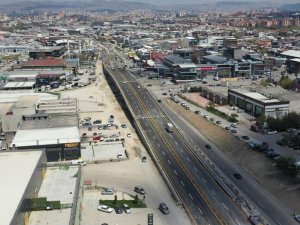 Şaşmaz Sanayi Bulvarı’ndaki ilk köprülü kavşak trafiğe açıldı