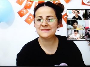 Başkan Doğan çocuklarla birlikte ahşap boyadı