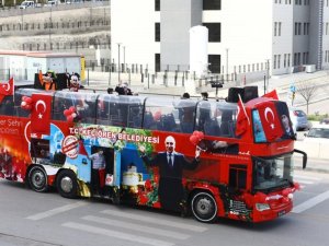 Keçiören’de üstü açık otobüsle 23 Nisan coşkusu