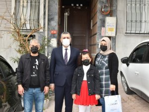 Esenyurt’ta şiir ve resim yarışmasının kazananları ödüllerini aldı