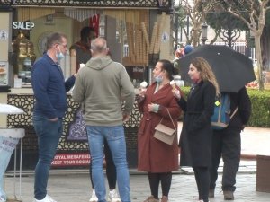 Sultanahmet’te kısıtlamanın keyfini turistler çıkardı